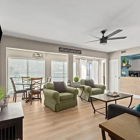 Catching Rays 3 Comm Pools Family & Pet Friendly Villa